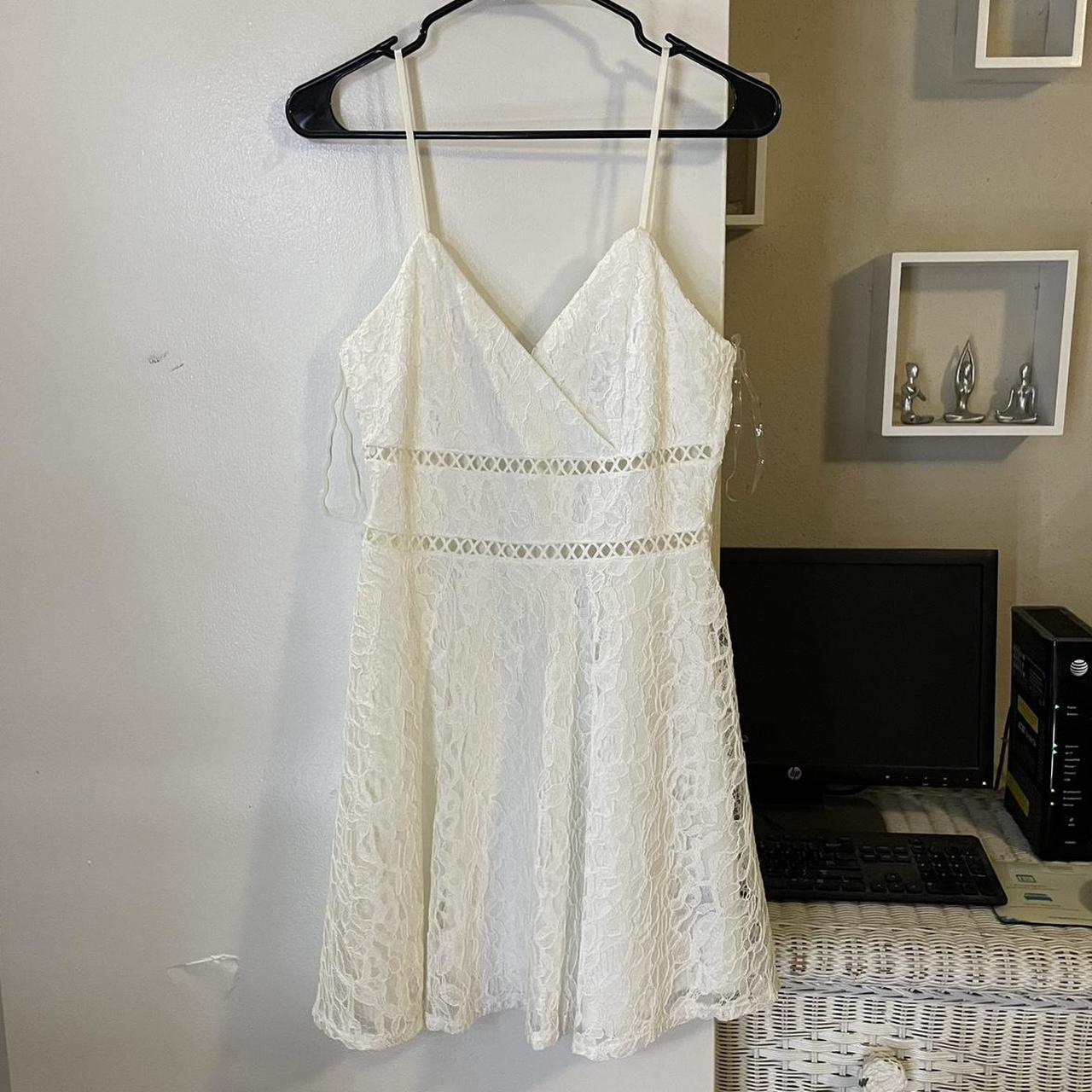 Francesca’s white dress size M never worn - Depop