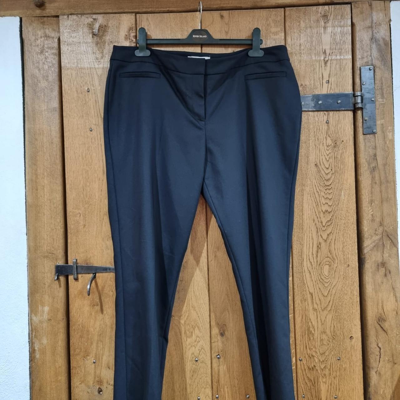 Hobbs black smart trouser, tapered fit, ankle... - Depop