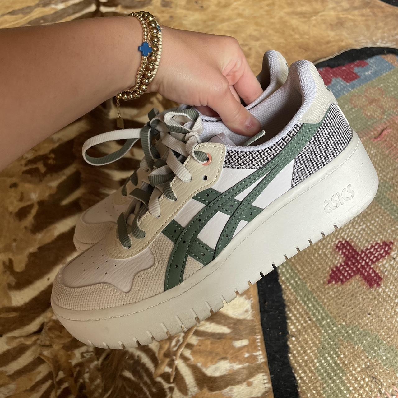 ASICS Women's Green and White Trainers | Depop