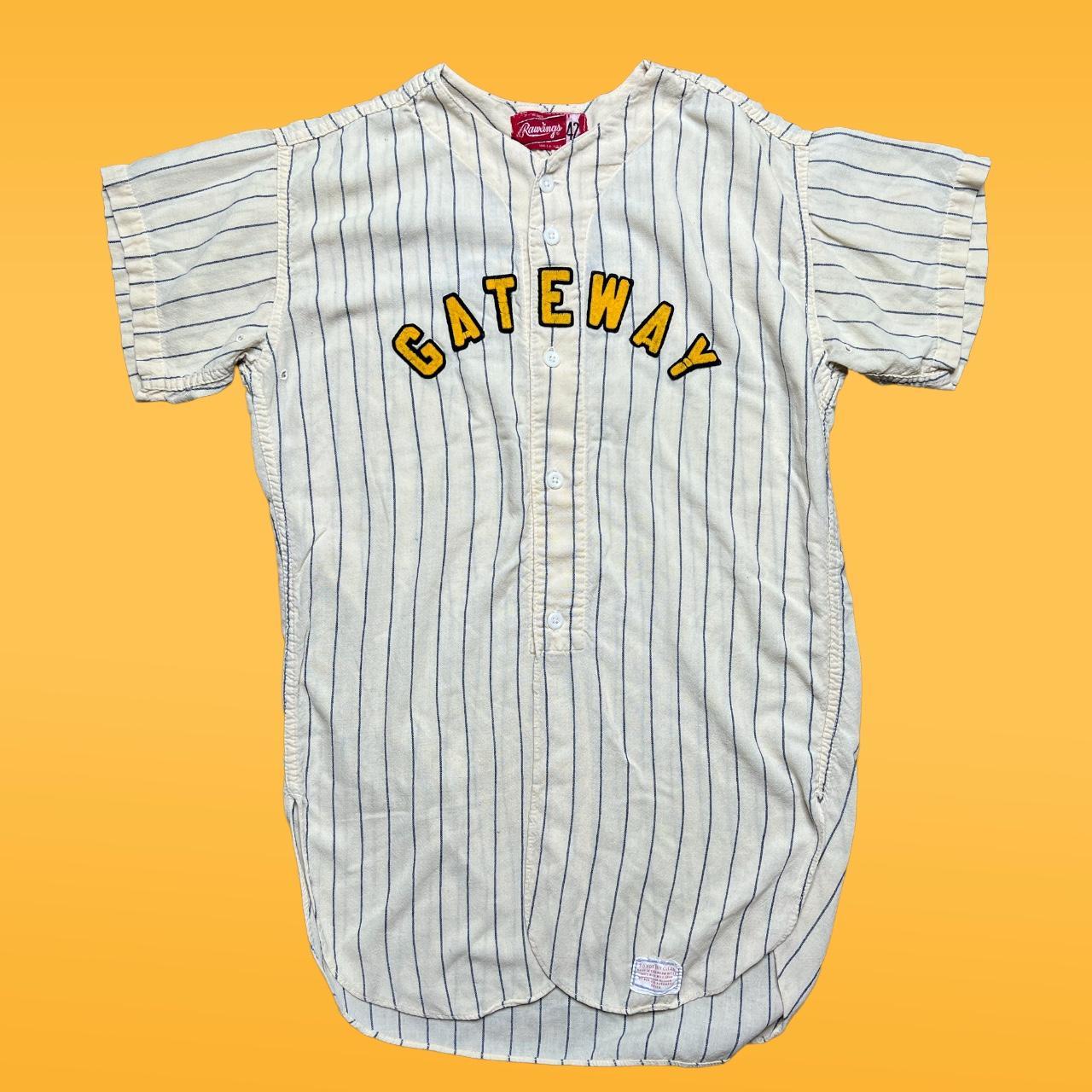 Vintage baseball jersey fits a size medium to large - Depop