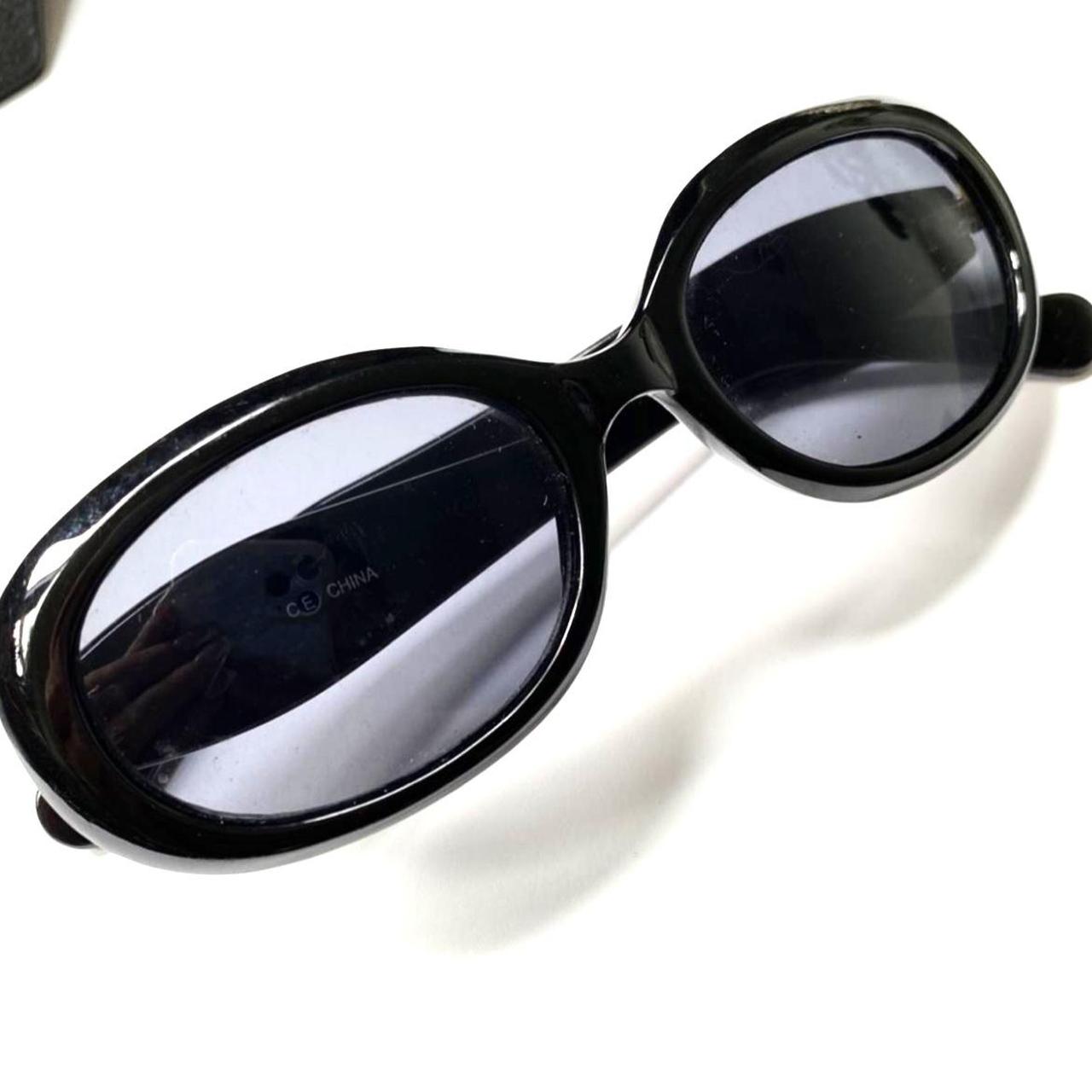 Plain hotsell black sunglasses