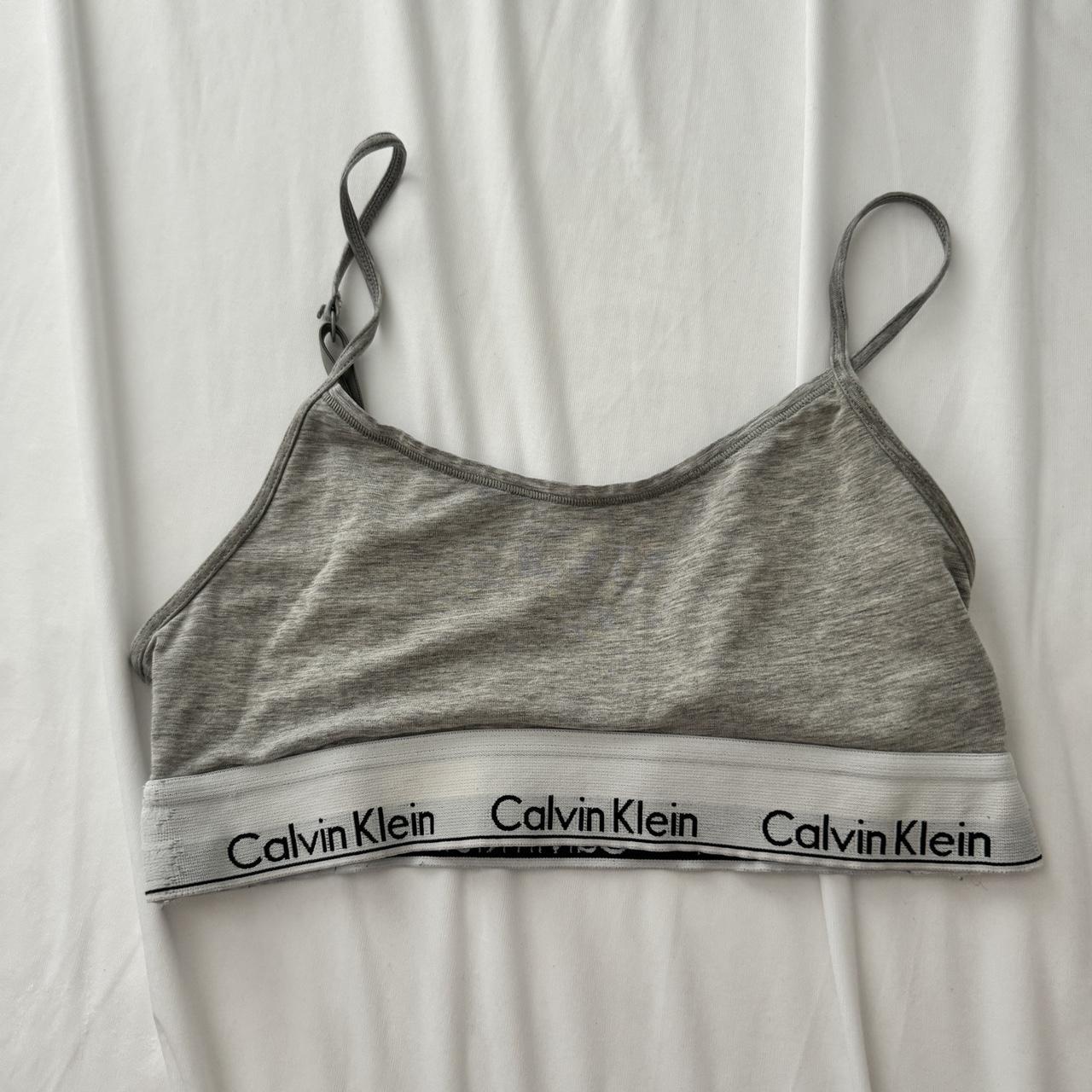 calvin klein grey sports bra size S no flaws and