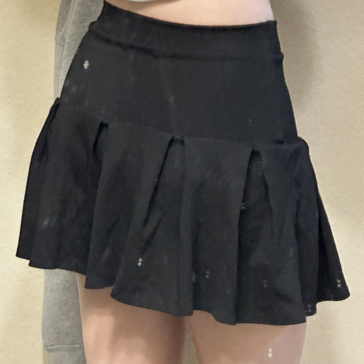 Papaya Women's Black Skirt Depop