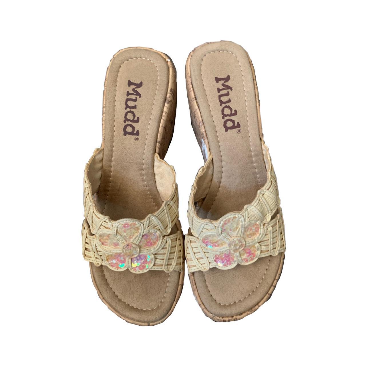 Mudd Clothing Women's Tan Sandals