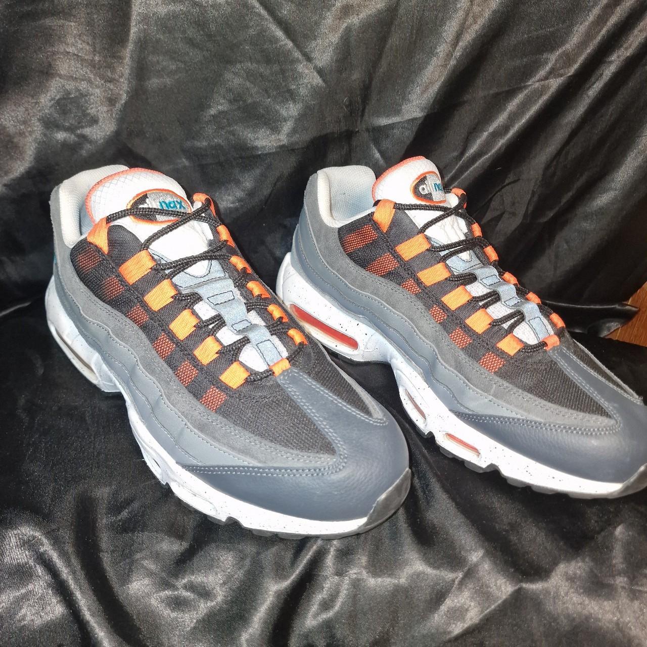 grey speckled nike shoes