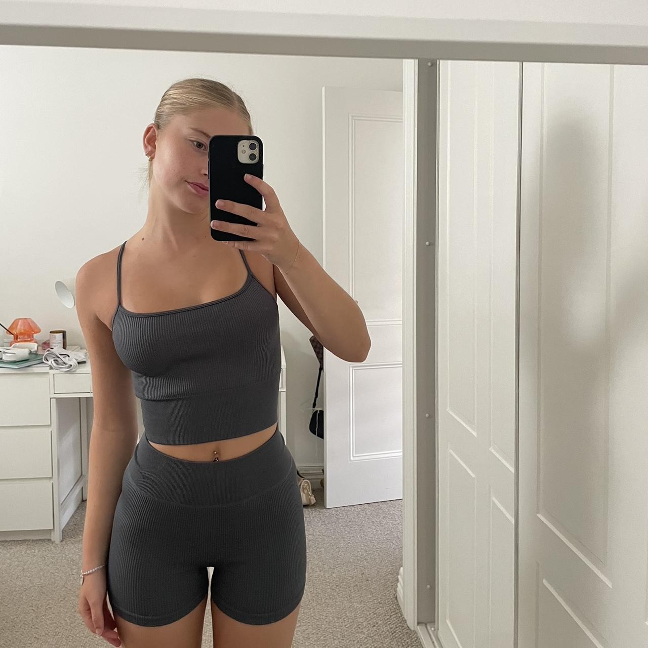 Glassons grey activewear set, size 6, never worn Depop