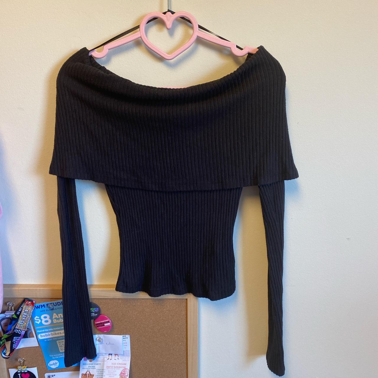 regina george style off shoulder sweater🩷,