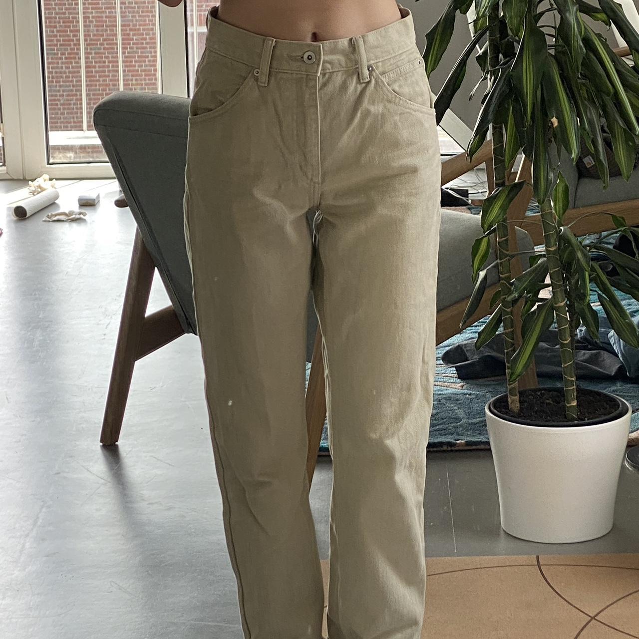 UNIQLO Women's Cream Jeans Depop