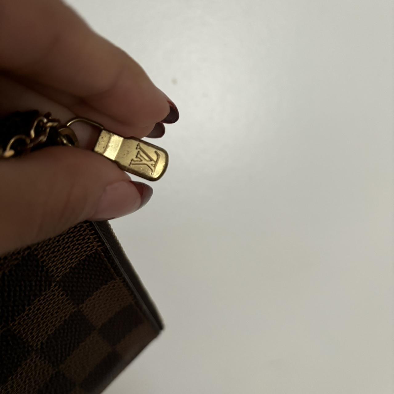 Louis Vuitton key pouch white checkered great - Depop