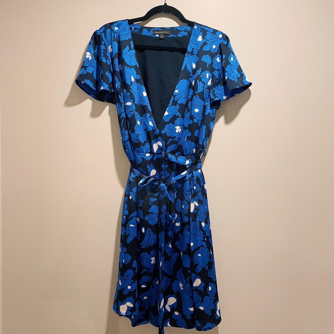 Banana Republic Women's Blue and Black Dress Depop
