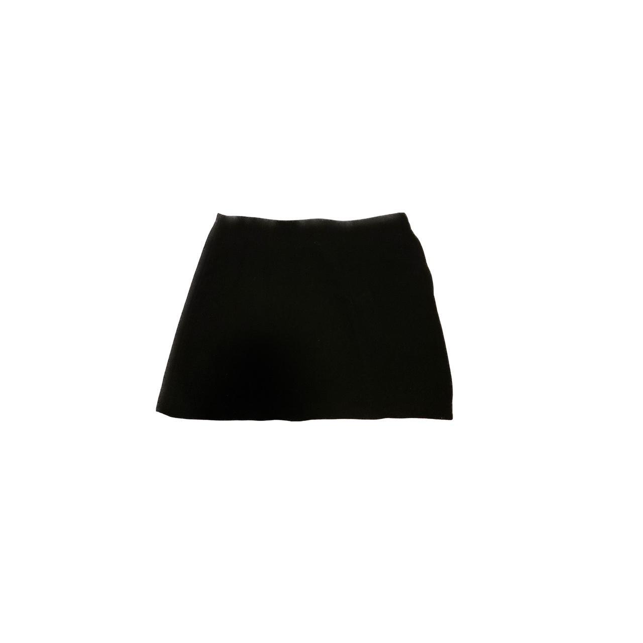 UNIQLO Women's Black Skirt | Depop