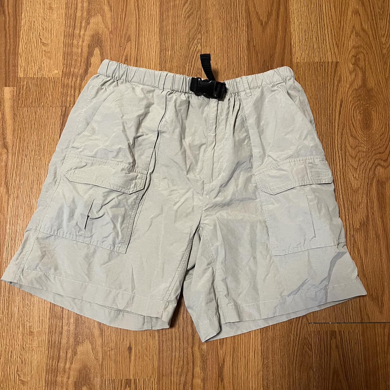 White Sierra Cargo Shorts Size: Large 70% Depop
