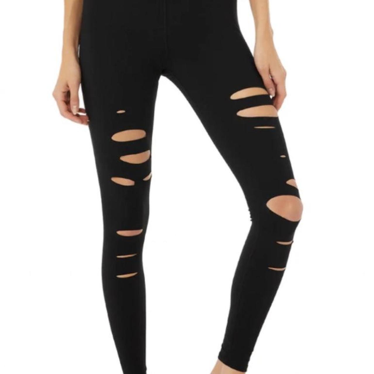 Alo yoga ripped warrior legging One rip on right - Depop