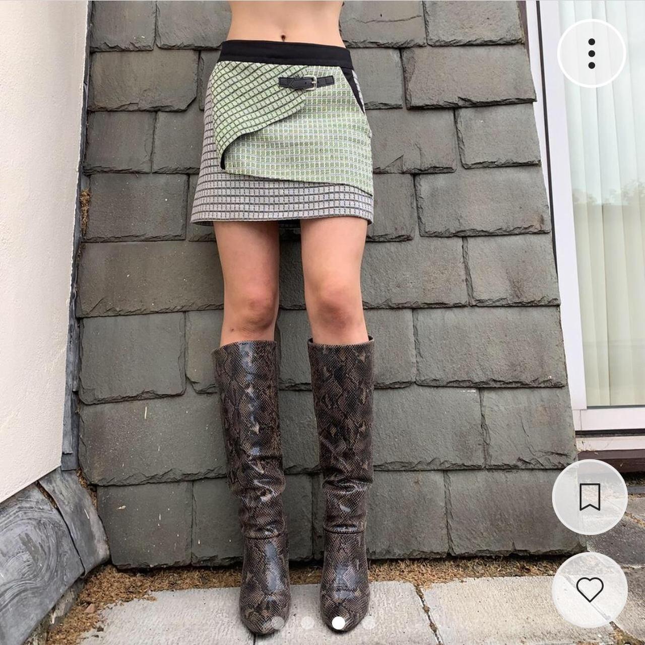 Karen Millen Women's Green and Black Skirt Depop