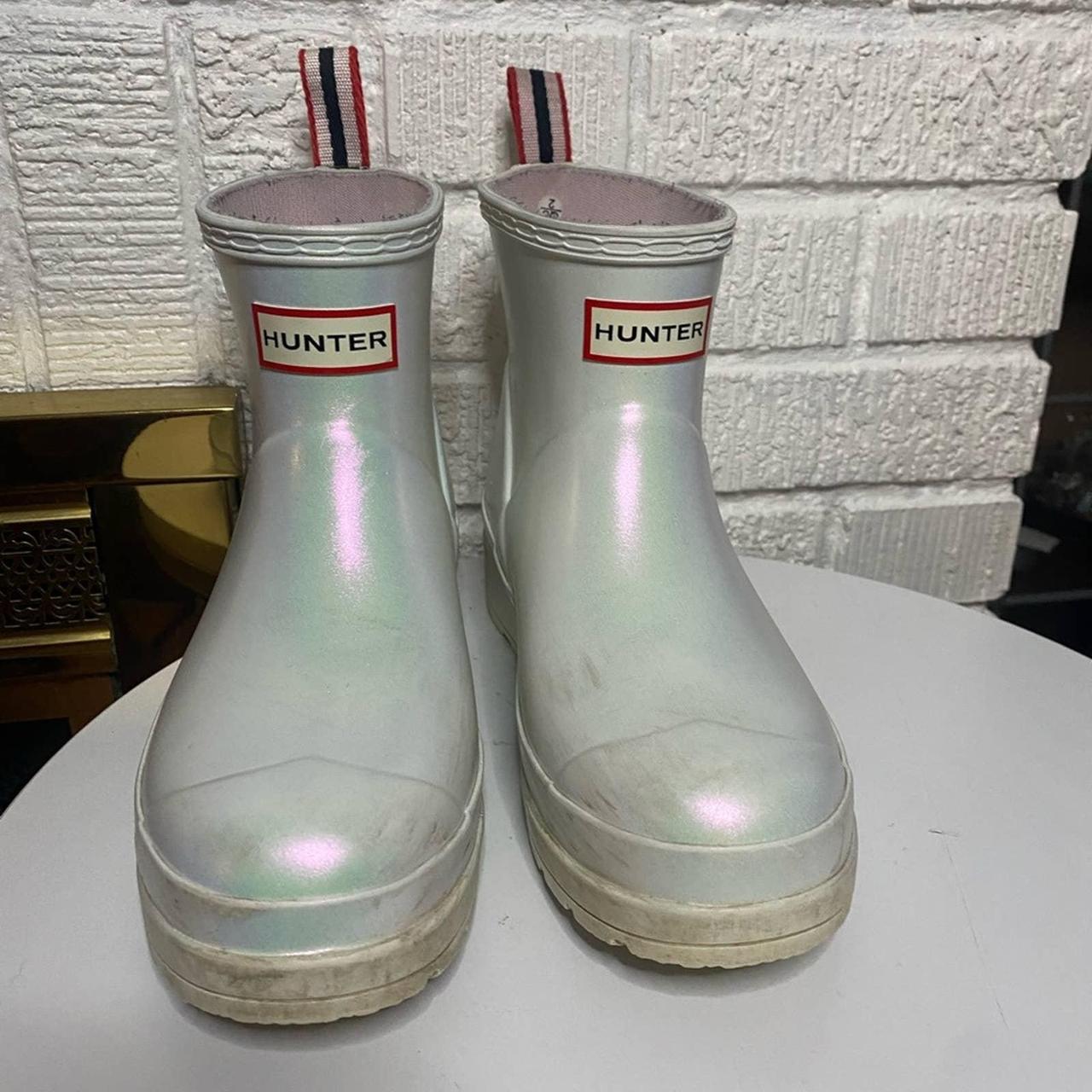 Hunter Women's Silver and White Boots | Depop