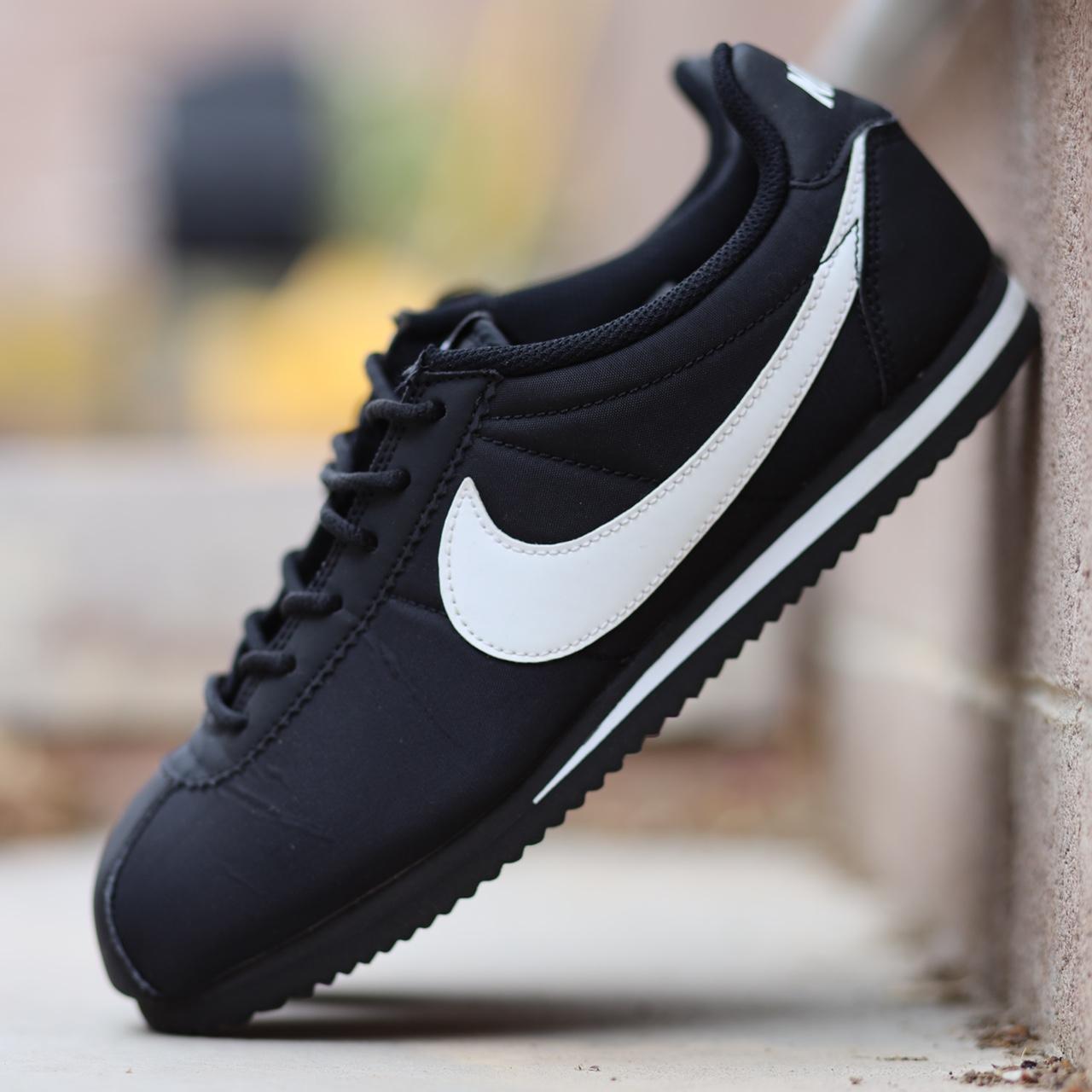 Nike Men's Black and White Trainers | Depop