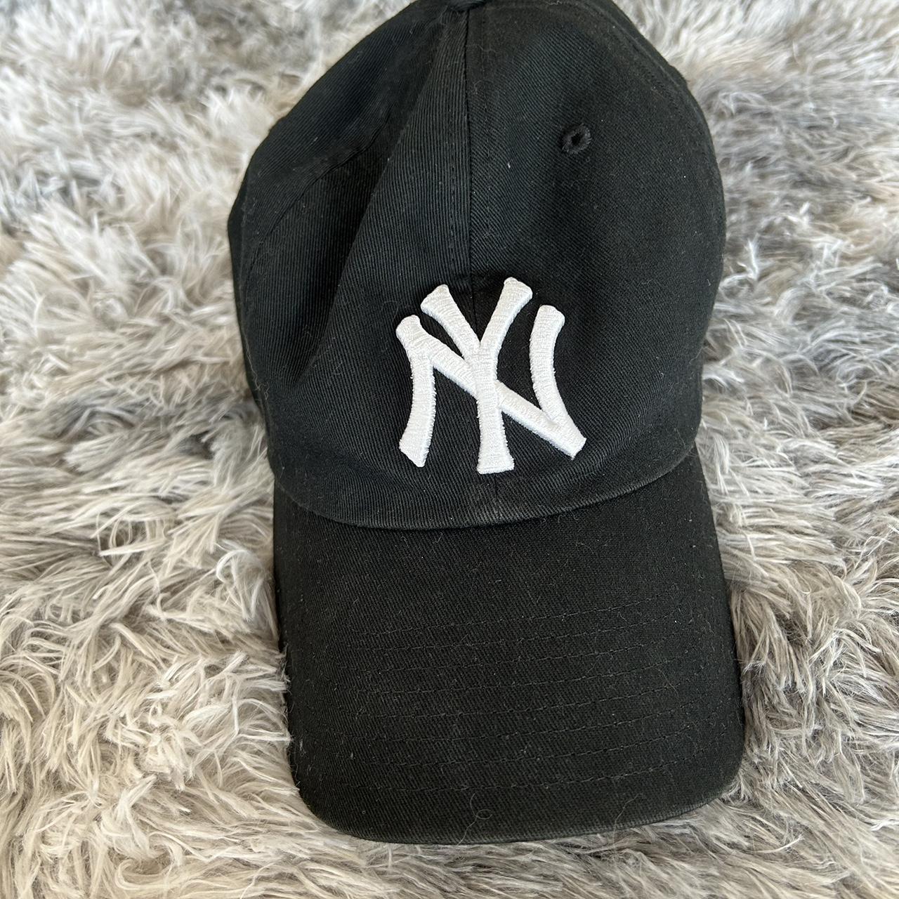 New York Yankees hat great condition hardly used - Depop