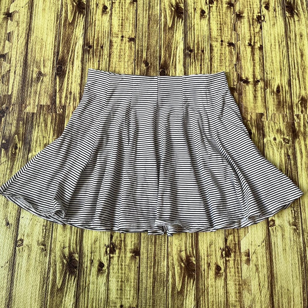 American Eagle Outfitters Women's Black and White Skirt | Depop