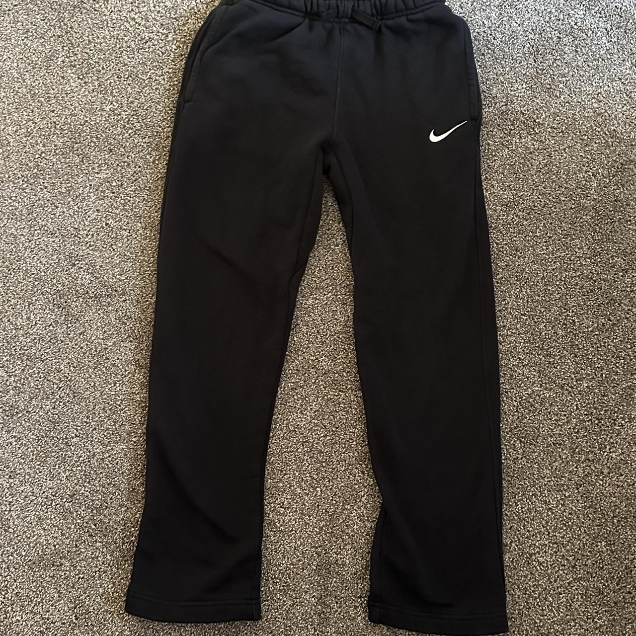 Nike black best sale straight leg sweatpants