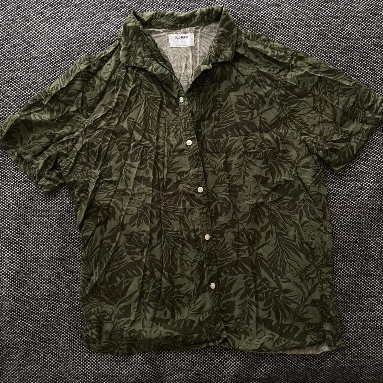 Old Navy Men's Khaki and Green Poloshirts Depop