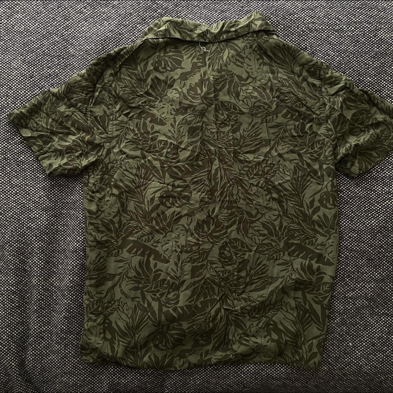 Old Navy Men's Khaki and Green Poloshirts Depop