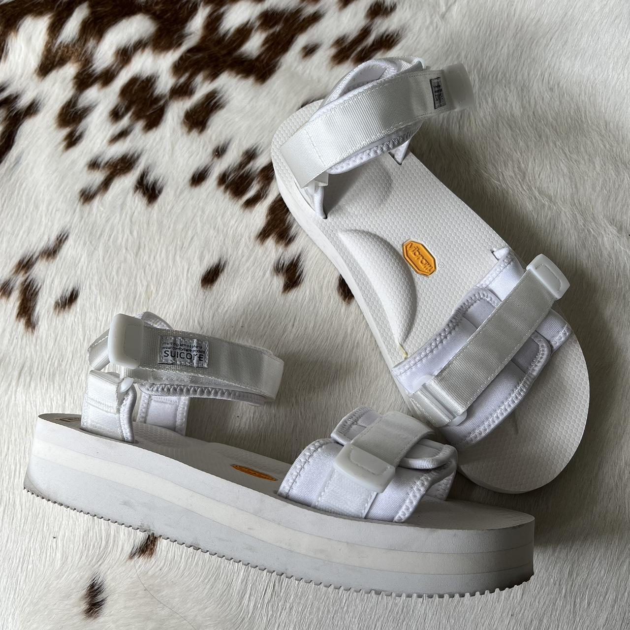 Suicoke 2024 white sandals