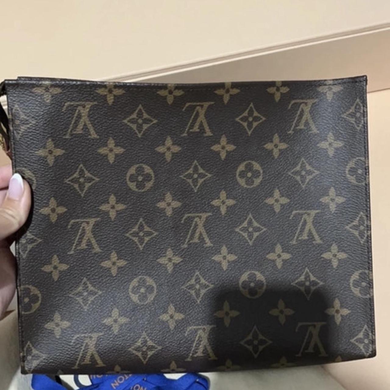 Louis Vuitton pouch 26 Like new no marks comes with... - Depop