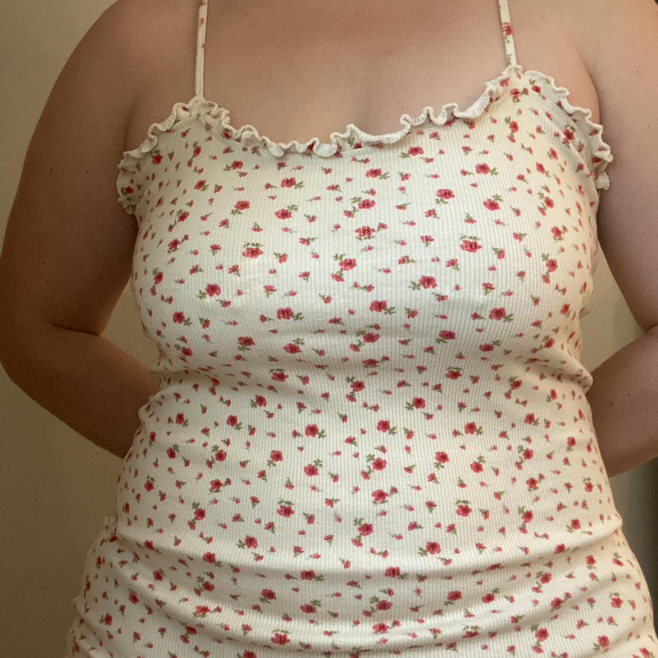 Women’s size large 💐 cream colored floral