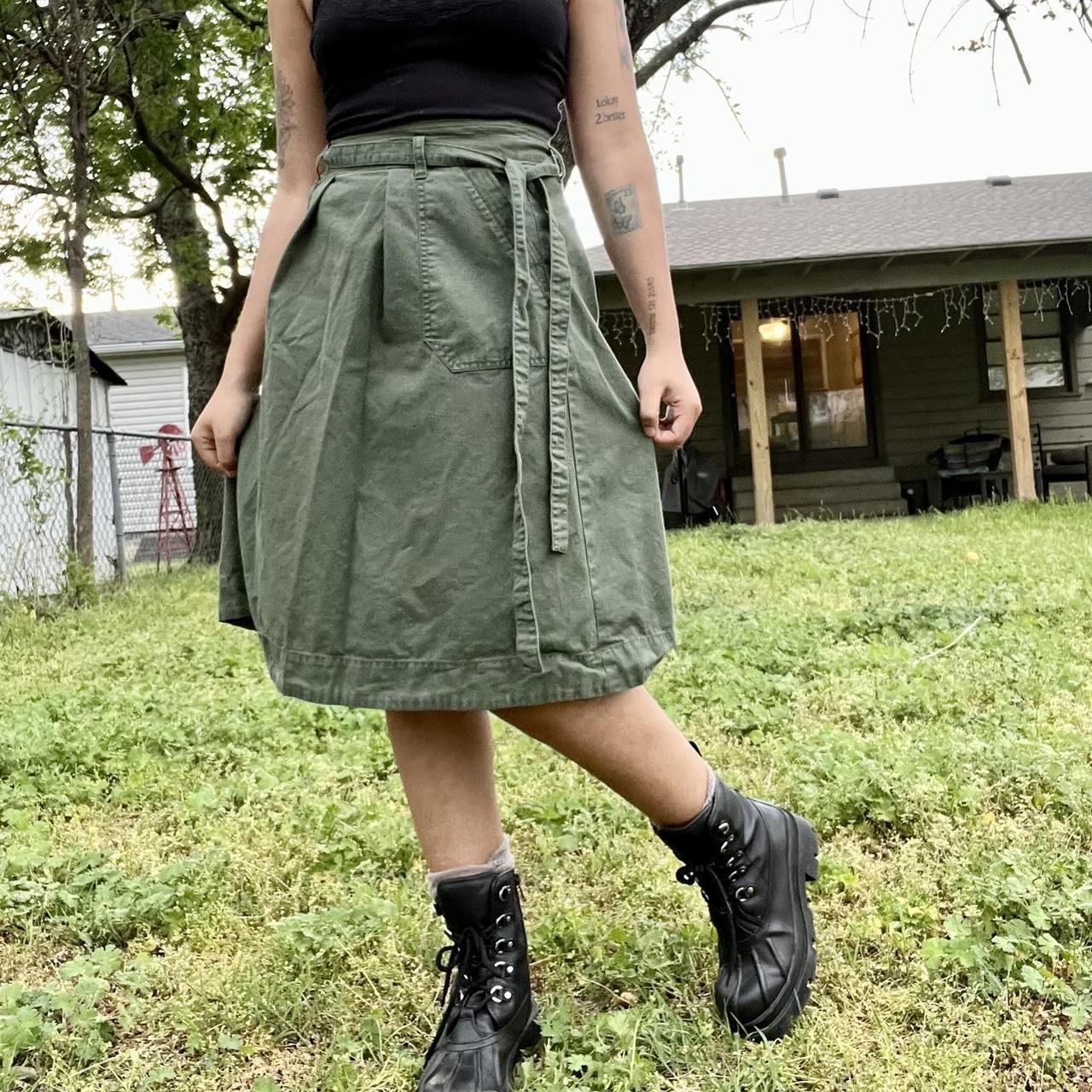 VINTAGE GAP ARMY GREEN CARGO PLEATED MIDI SKIRT—... - Depop