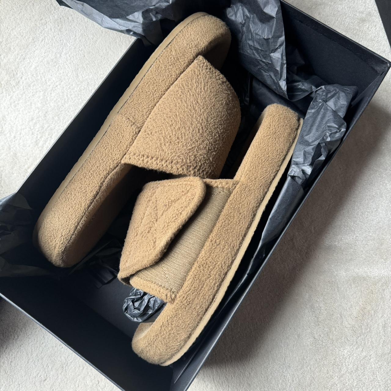 yeezy fleece slides