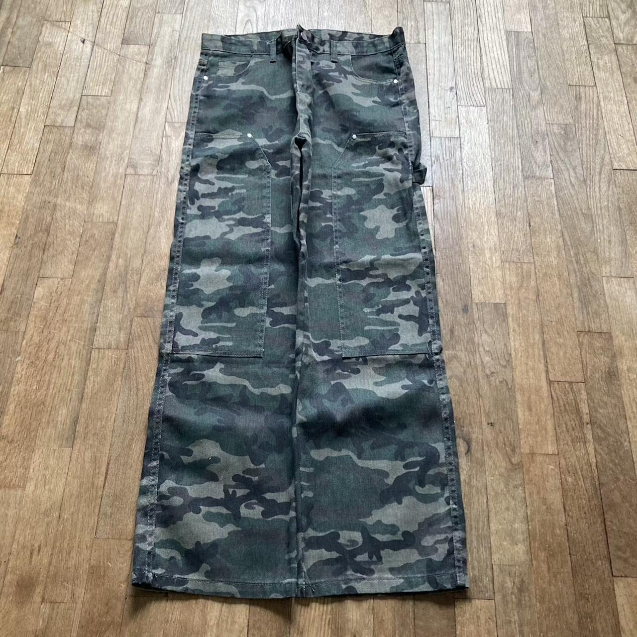 ACCEPTING ALL OFFERS! y2k/2000s camo double knee... - Depop