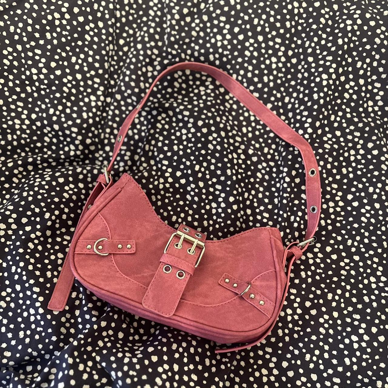 item listed by hollyclarksonxox