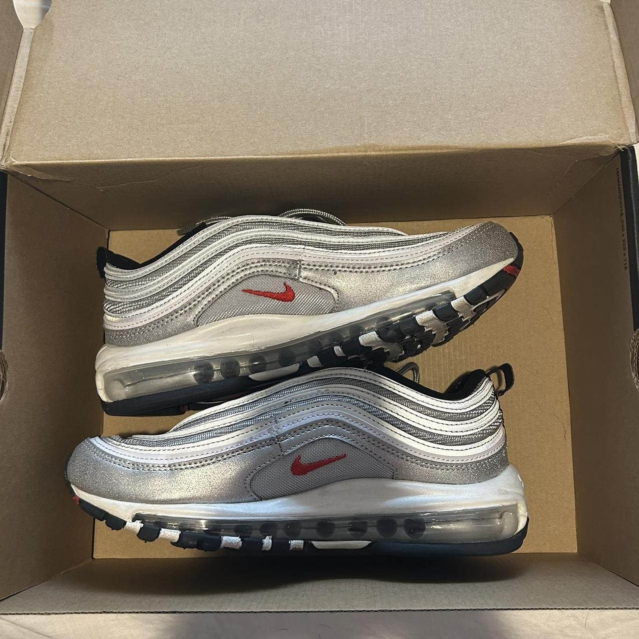 Nike air max 95 silver bullet women's best sale