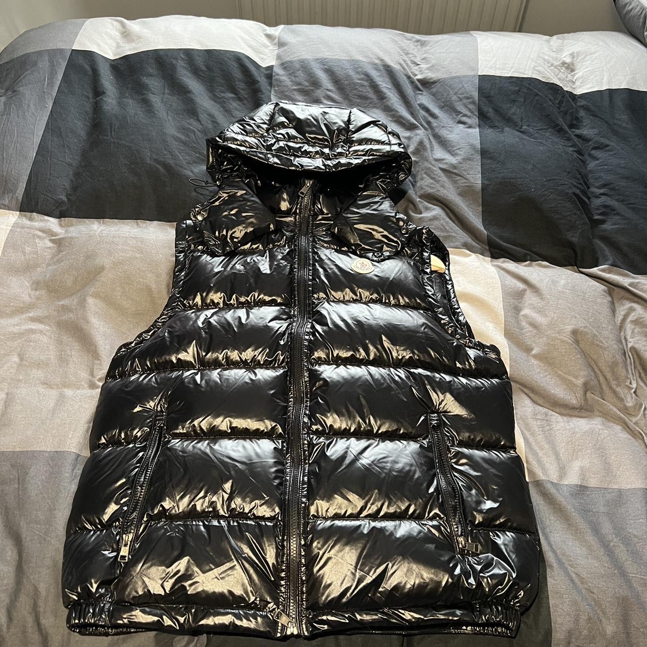 Moncler gillet size large - Depop