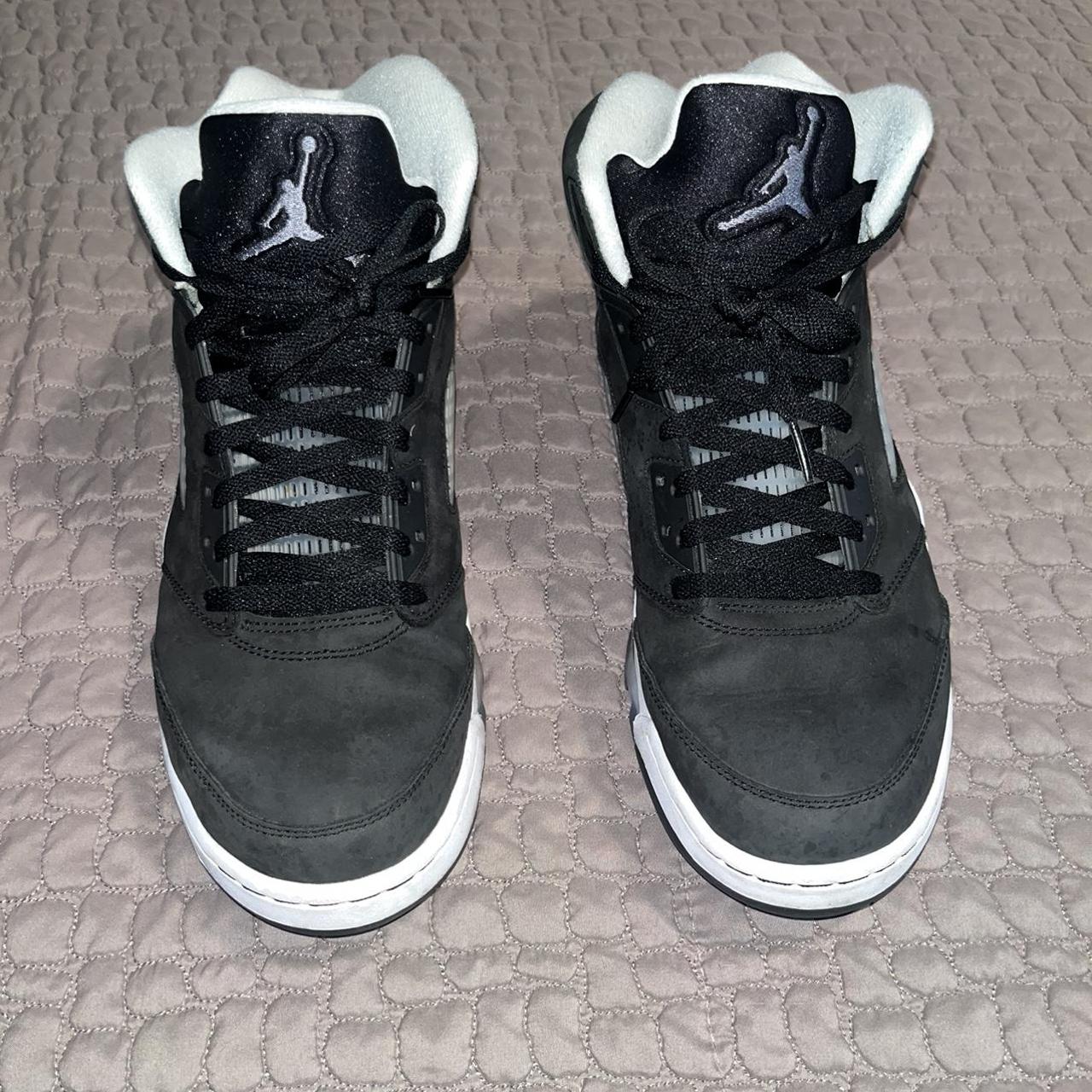 Jordan Men's Black and White Trainers | Depop