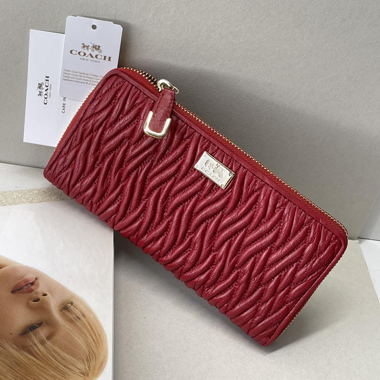 Buy Coach Faded Blush Medium Crossgrain Zip Around Wallet for Women Online  @ Tata CLiQ Luxury