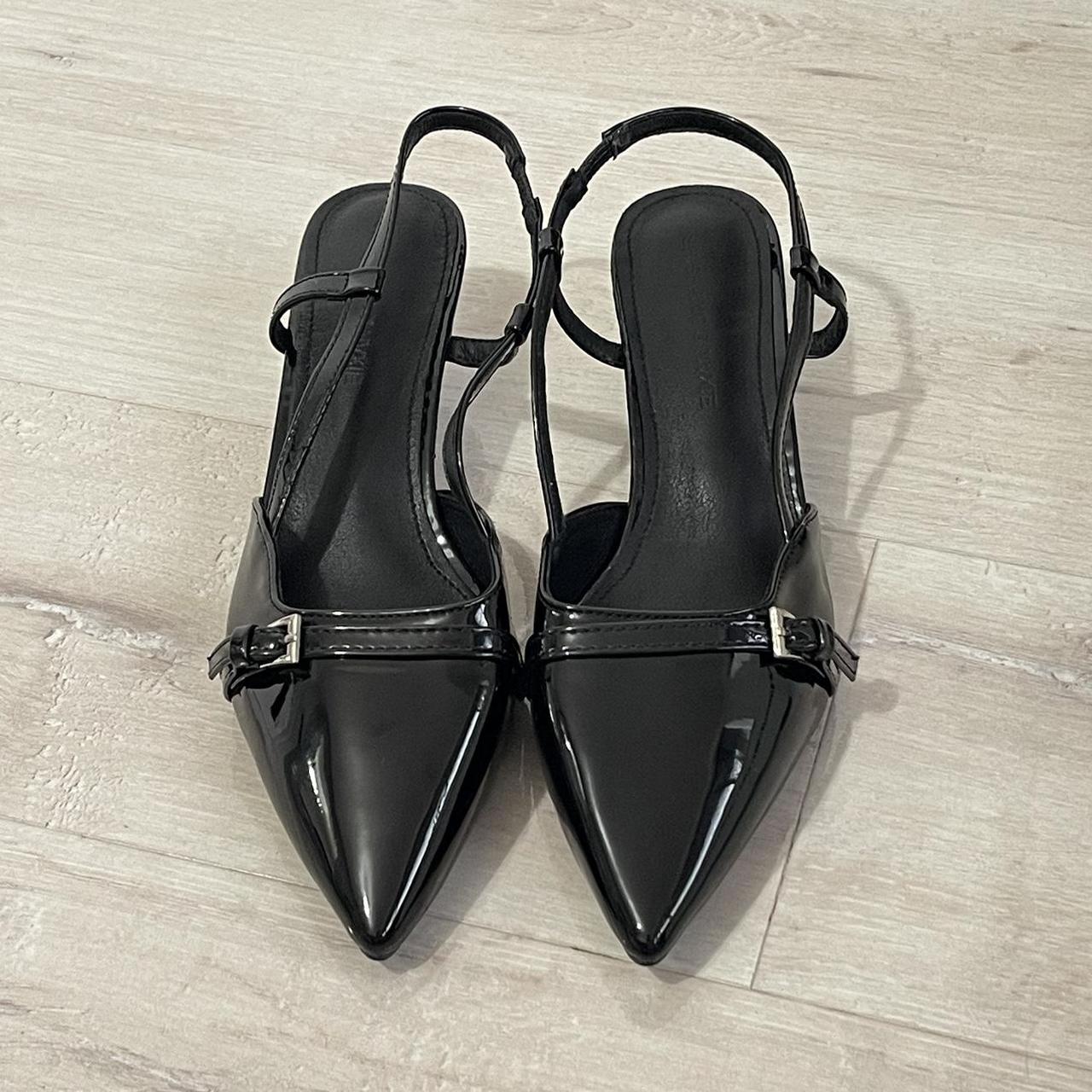 Black pointed kitten heels Black patent kitten... - Depop