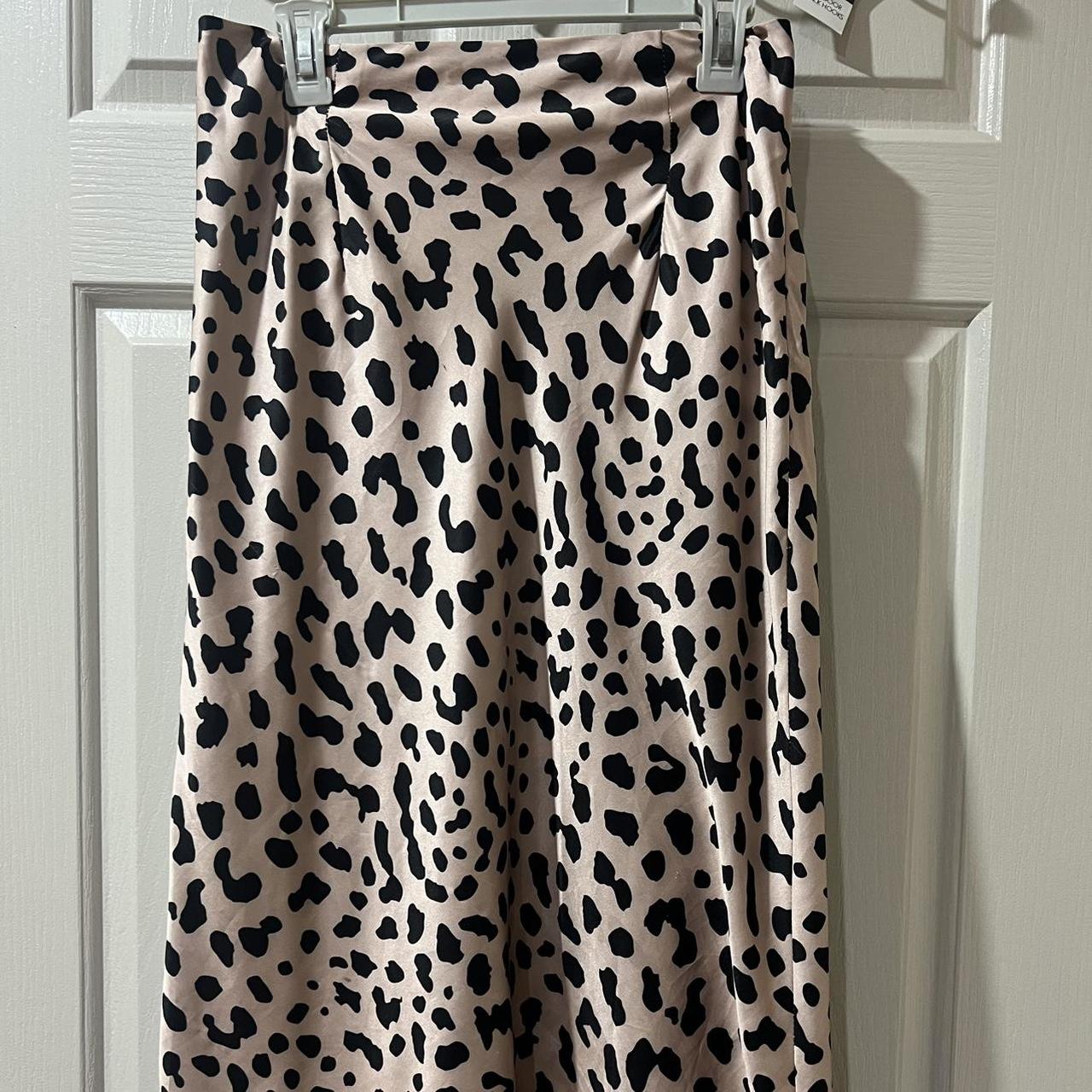 Leopard print silk midi skirt - Depop