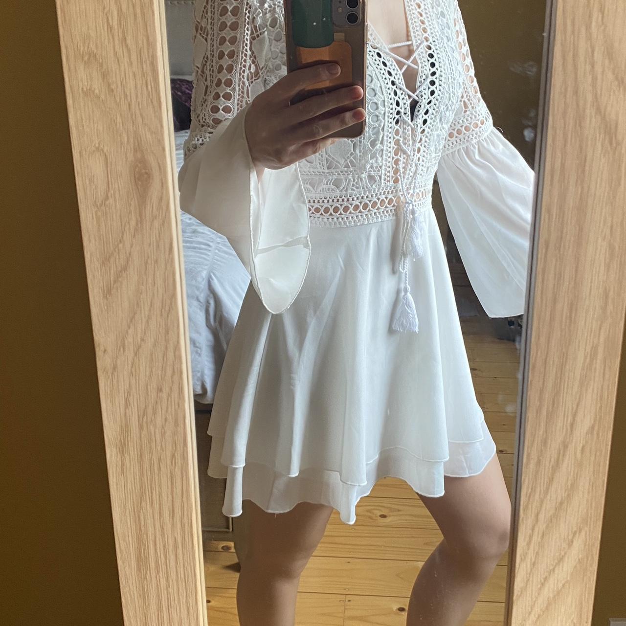 White lace fashion dress quiz