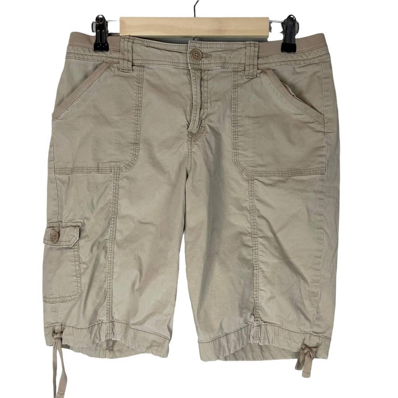 Y2K St Johns Bay khaki cargo shorts with drawstring... - Depop