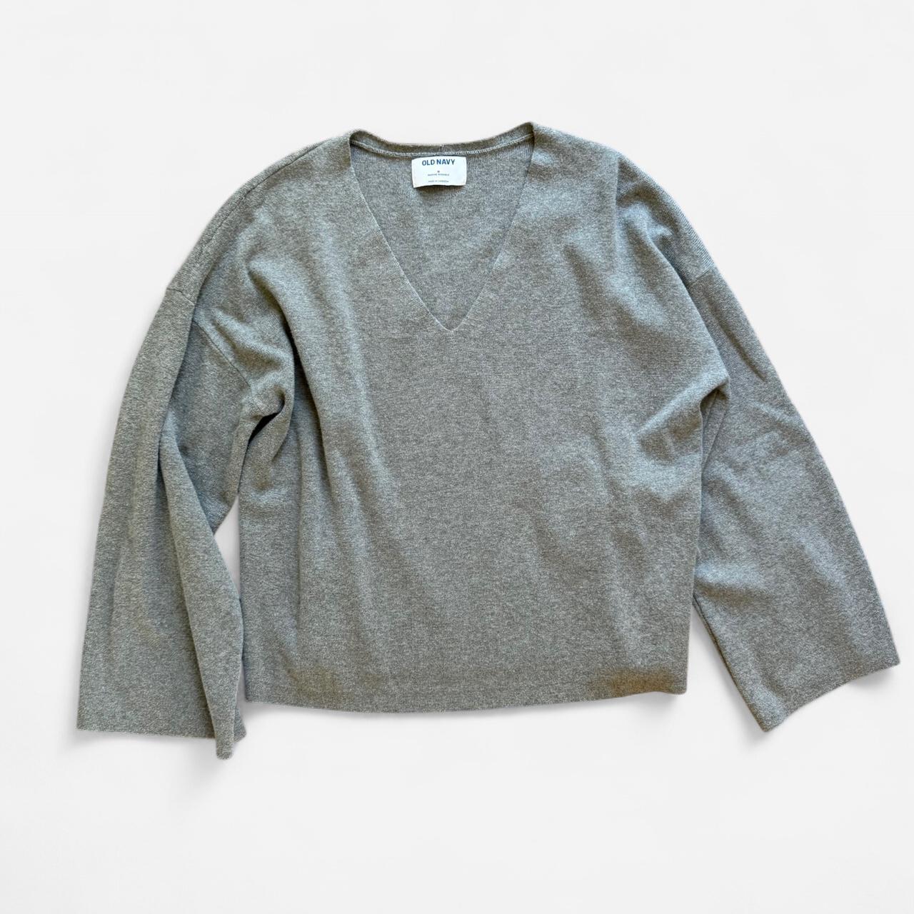 Grey old navy V-neck sweater with wide Depop