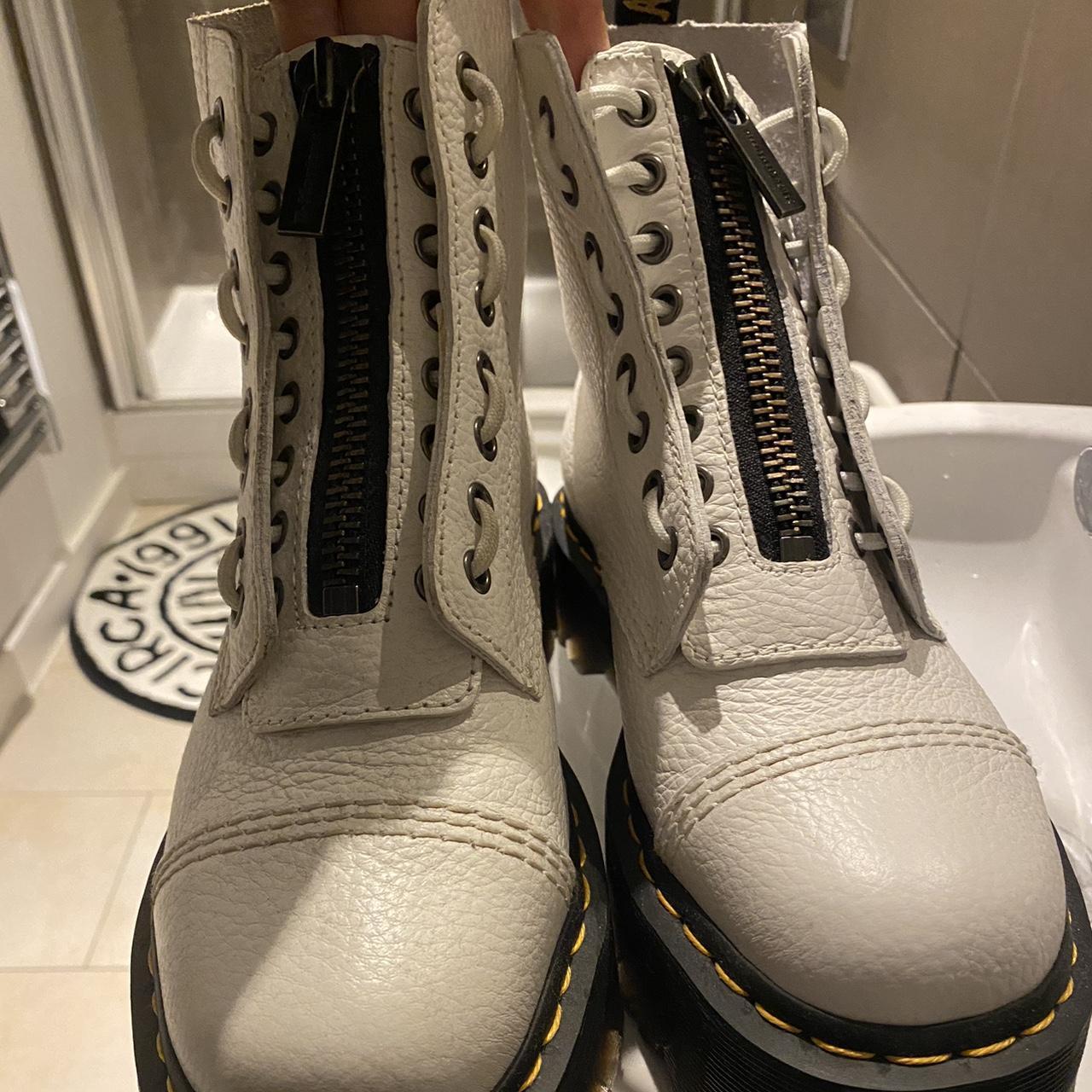 Women's White Boots | Depop