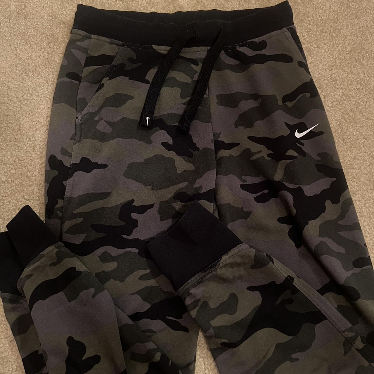 Nike camo tracksuit womens online