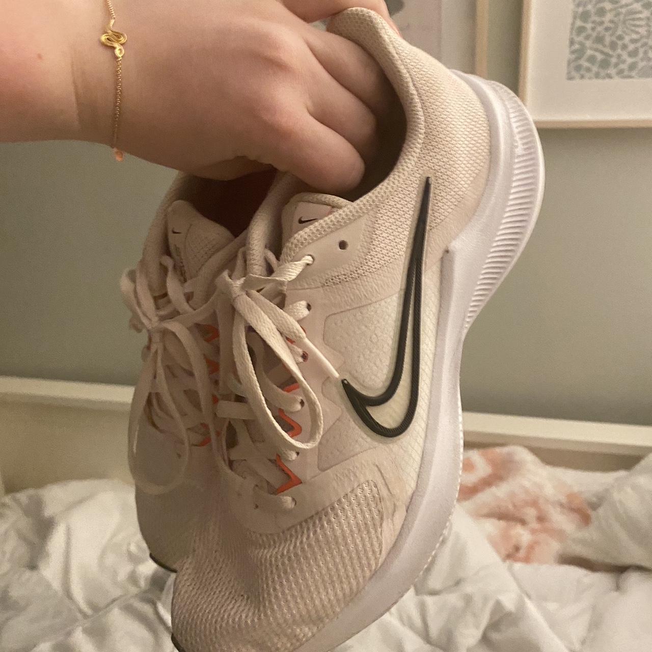 womens pink nike running shoes