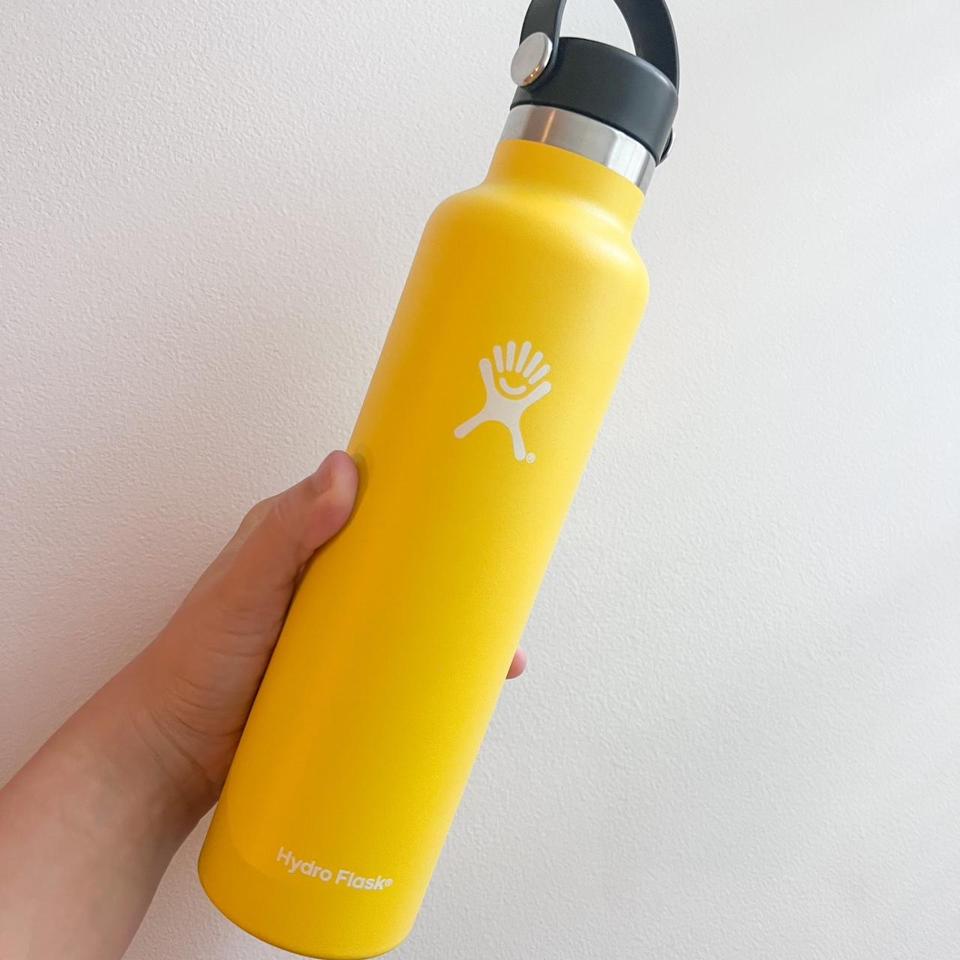 black 21 oz hydroflask - Depop