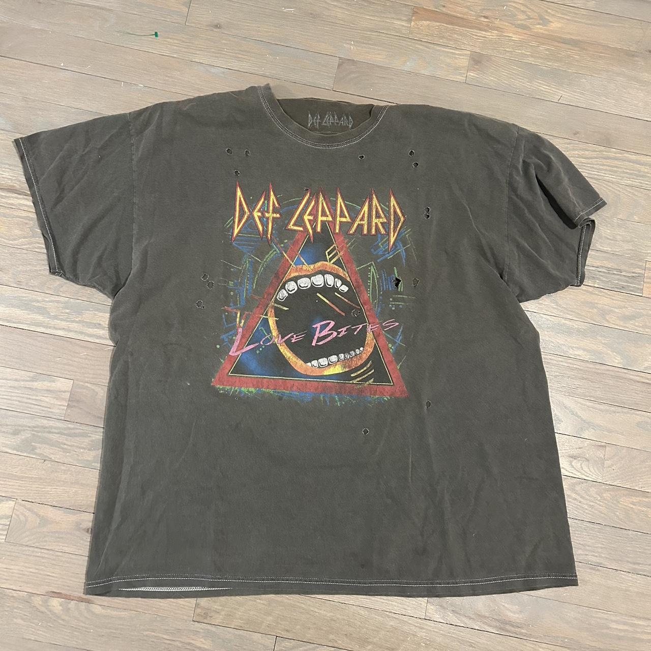 Def Leppard T-shirt Distressed vintage Def Leppard... - Depop