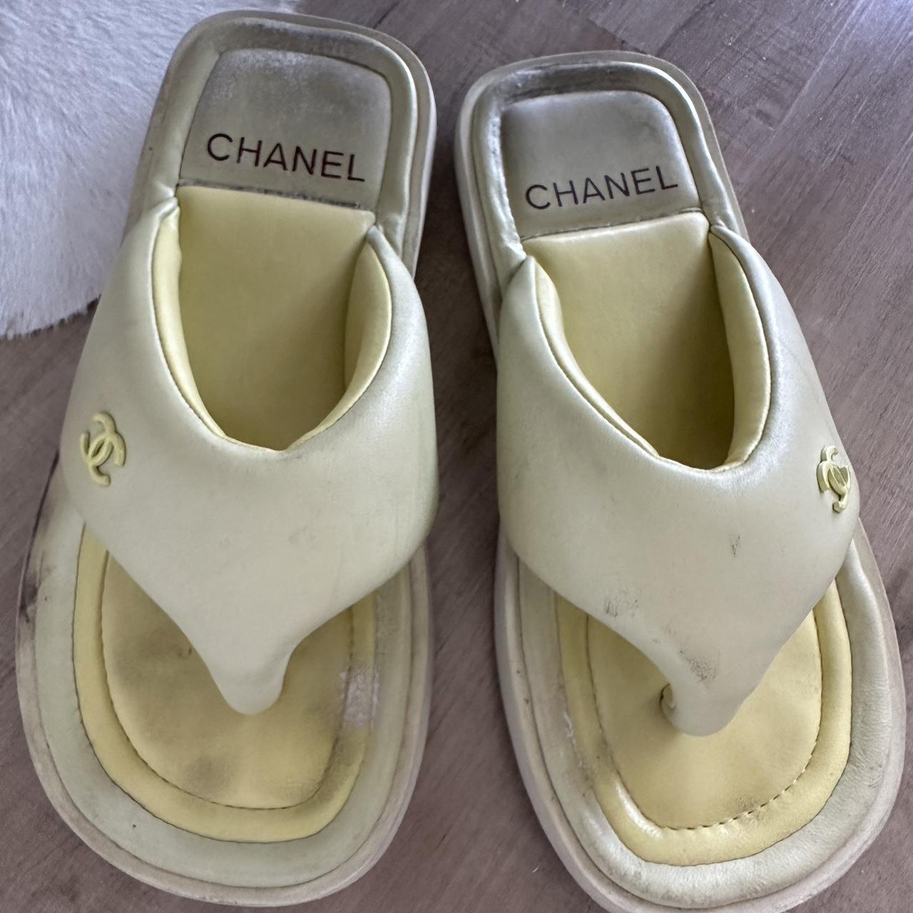 Chanel sandals size 41, fits US size 10. , Please