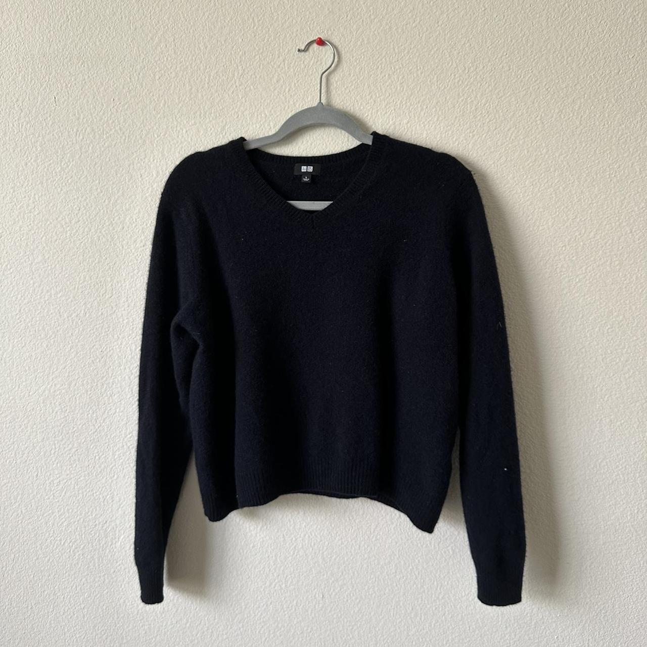 large uniqlo navy sweater - Depop