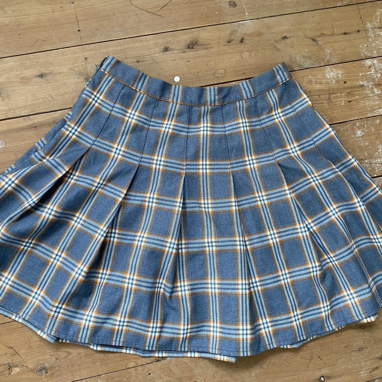 Schools out mini skirt’ - grey and orange size 10... - Depop