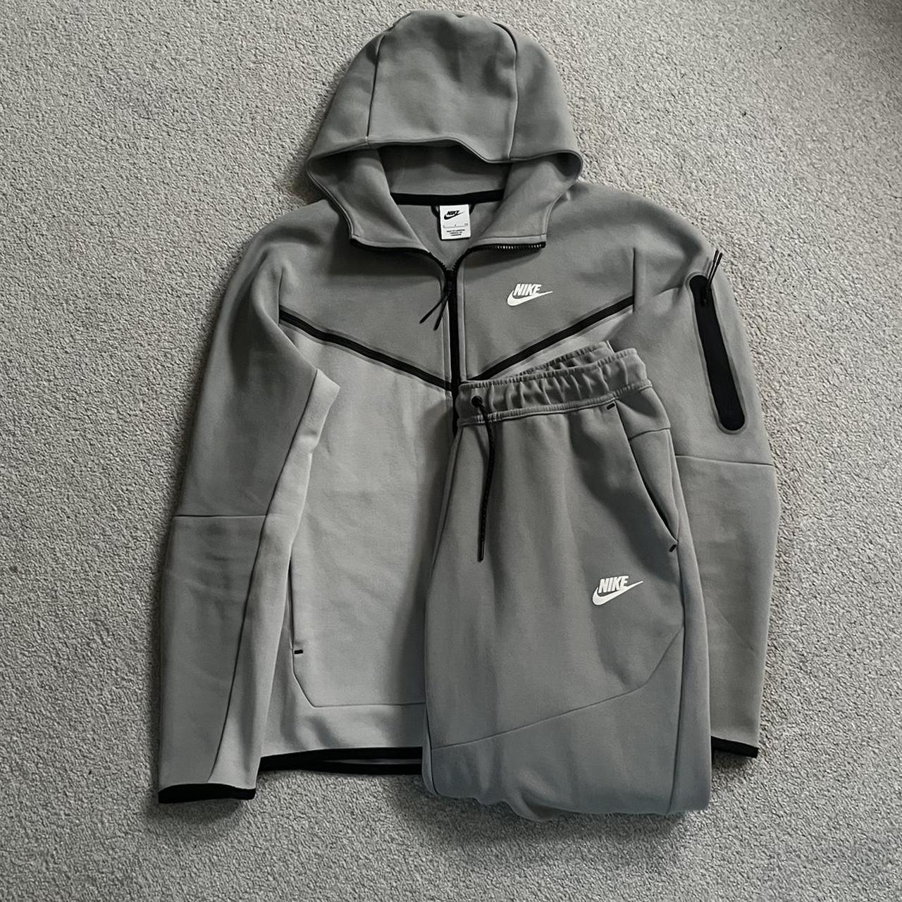 Nike Men's Grey and Black Hoodie Depop